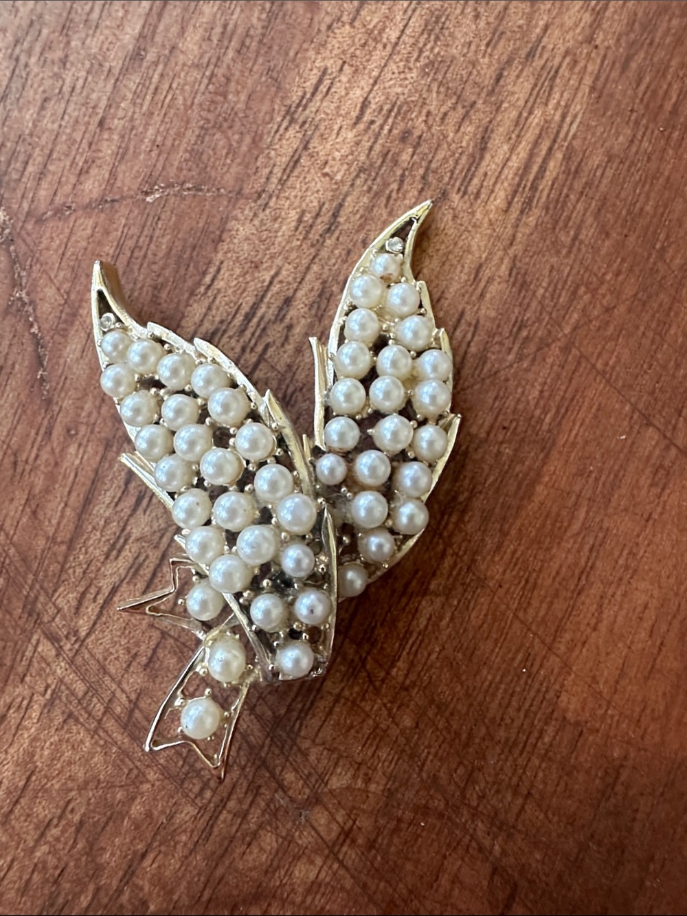 PELL Brooch Gold-Tone Faux Pearl Leaf Brooch Elegant Women’s Accent 1950s-1960